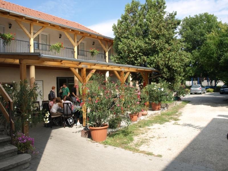 Harsfavirag Vendeghaz Bed and Breakfast Pápa Buitenkant foto