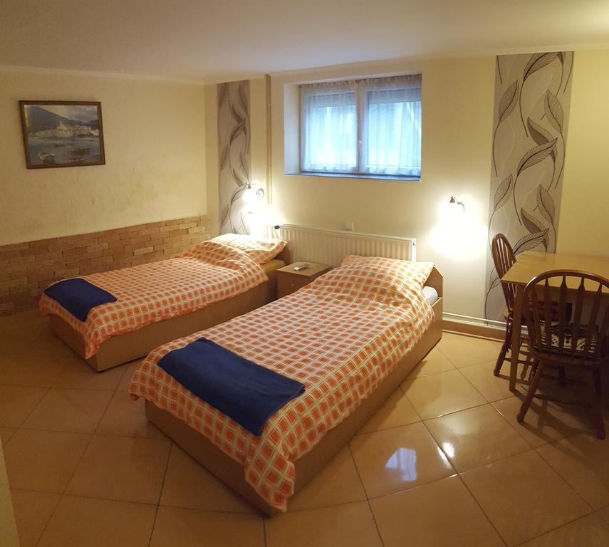 Harsfavirag Vendeghaz Bed and Breakfast Pápa Buitenkant foto