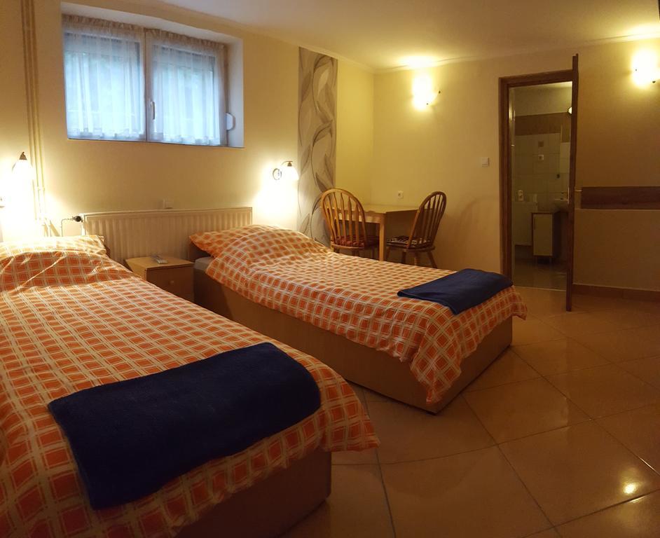 Harsfavirag Vendeghaz Bed and Breakfast Pápa Buitenkant foto