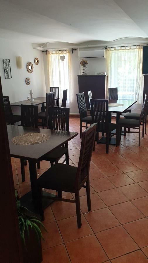 Harsfavirag Vendeghaz Bed and Breakfast Pápa Buitenkant foto